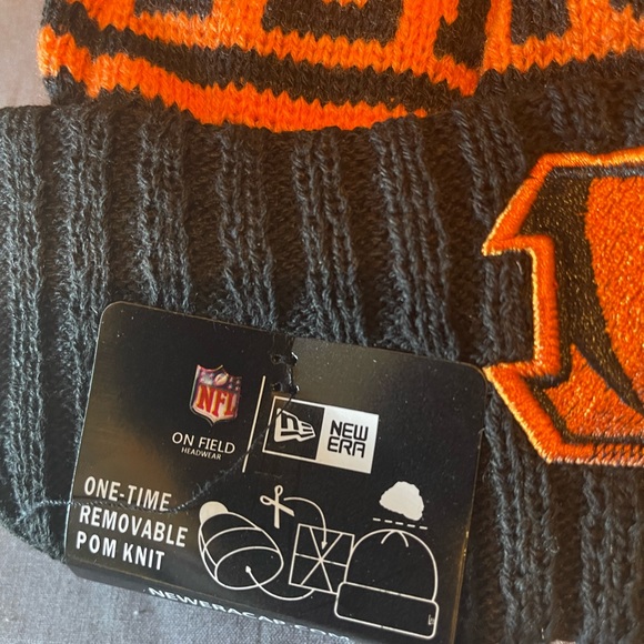 (NWT) 2022 CINCINNATI BENGALS BEANIE!! WHILE SUPPLIES LAST ONLY $19🔥🔥 - Picture 3 of 12
